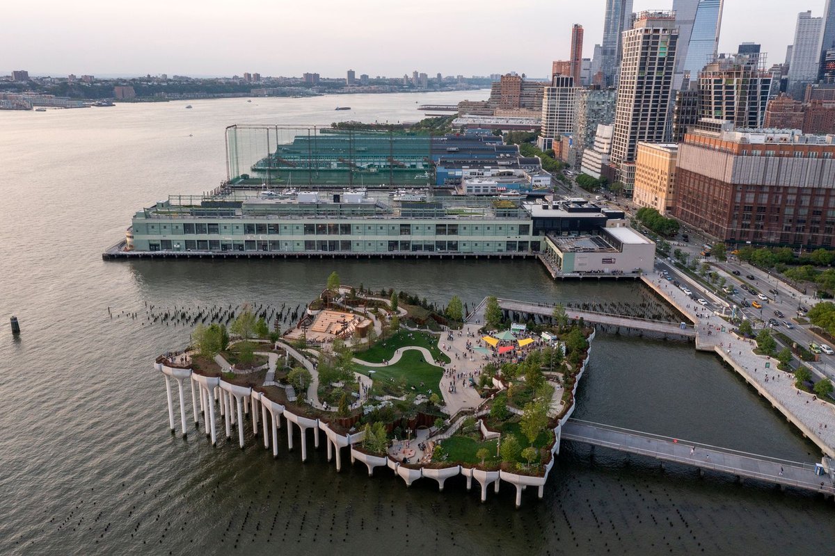 Residence Park, NY - New York City Has a Brand-New “Floating Park” on Its Hudson River |  Architectur